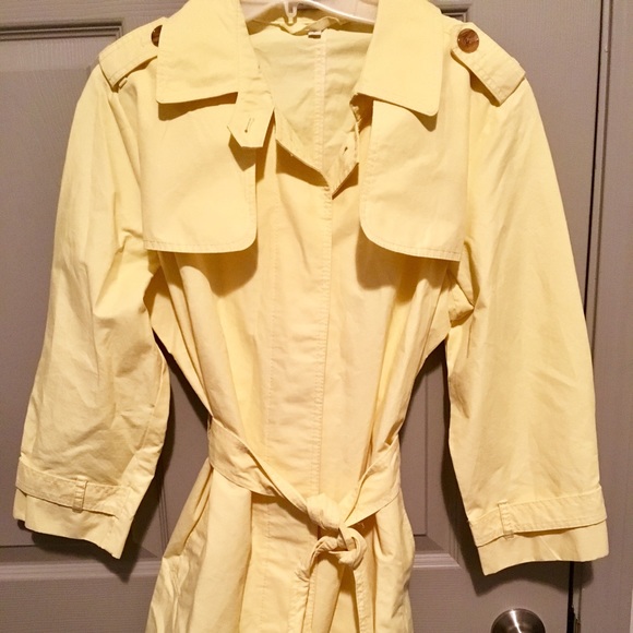 GAP yellow short trench jacket. - Picture 3 of 7